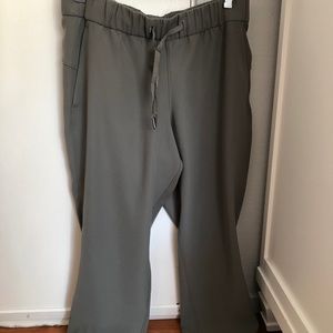 NWOT On The Fly 23” Grey Sage